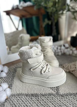 Зимние теплые сапожки для девочки белые молочные