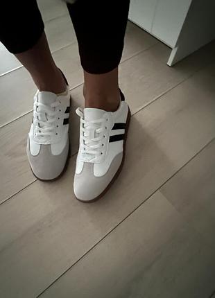 Стильні кросівки унісекс