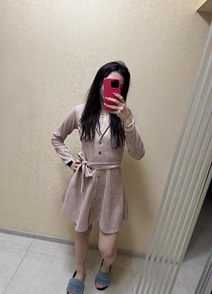 Сукня з поясом