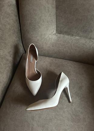 Білі шкіряні весільні туфлі човники ( лодочки ) 38 розміру