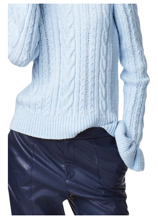Стильный голубой свитер 2
