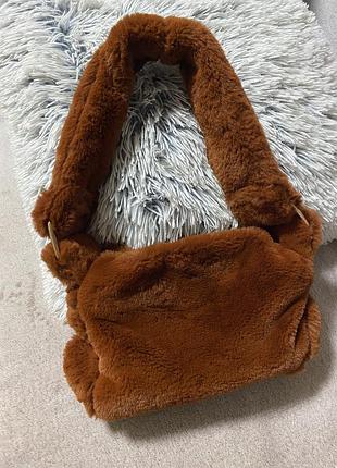 Трендова хутряна сумка asos