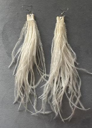 Сережки з білого пірʼя