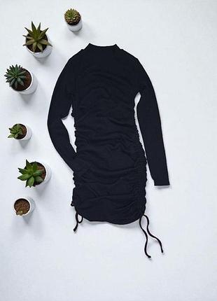 Чорне міді-плаття з довгими рукавами та ефектними зборками 🖤