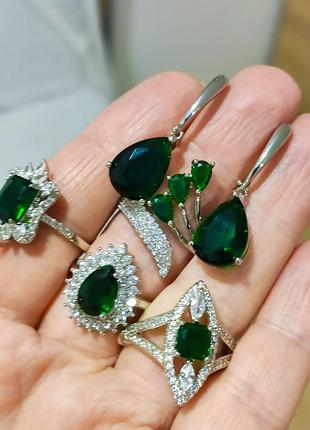 Зеленые серьги каплей, с английской застежкой.