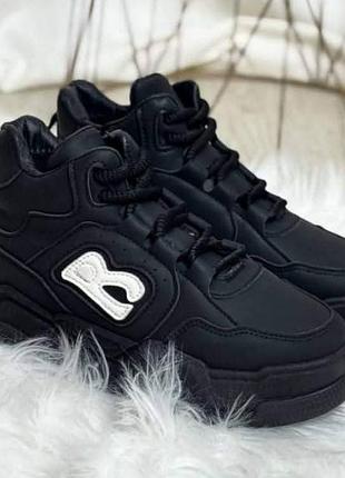 Женские зимние кроссовки на меху