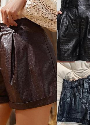 Шкіряні жіночі шорти з високою посадкою і ременем під змію у чорному кольорі бренд🖤