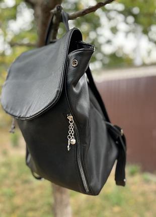 Жіночі шкіряні рюкзак