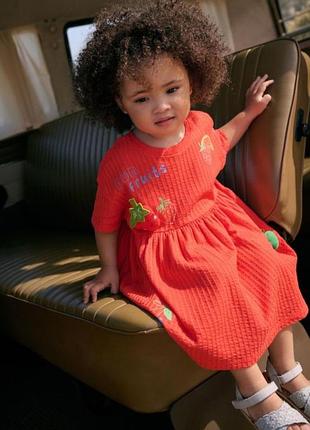 Платье на девочку трикотажное  с аппликацией фрукты next 3-4 года