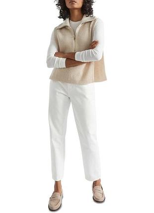 Вязаная трикотажная жилетка