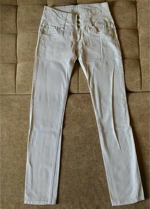 Джинси білого кольору, скіні, відмінний стрейч розмір 29
