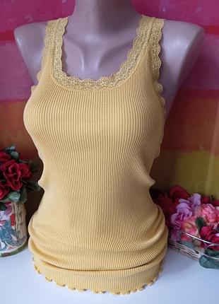 Майка женская, удлиненная, бесшовная в рубчик.