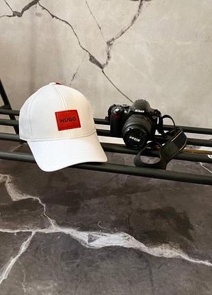 Кепка hugo белая