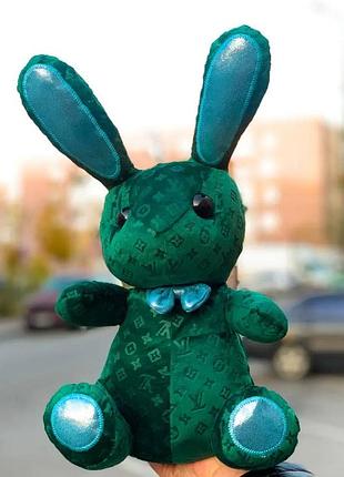 Кролик, зайчик. м’яка іграшка кролик louis vuitton
