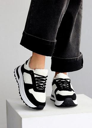 Стильные женские черные кроссовки зимние теплые на меху эко-замша зима