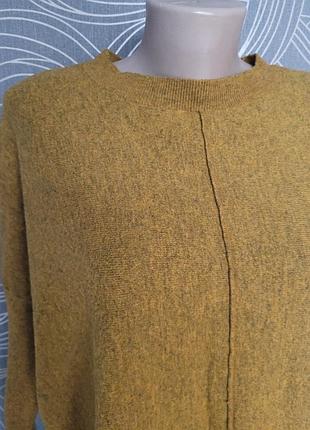 Классный мягкий модный горчичный удлинённый джемпер свитер по бокам разрезы
