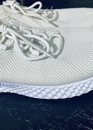 Кросівки білі брендові