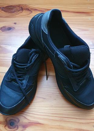 Кросівки чоловічі