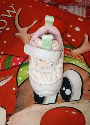 Продам кроссовки для девочки