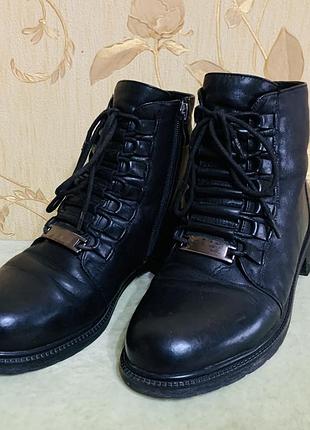 Фірмові шкіряні черевики 36р. устілка 23 см.