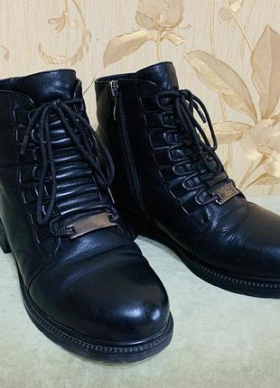 Фірмові шкіряні черевики 36р. устілка 23 см.