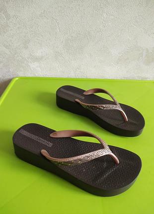 Женские резиновые вьетнамки шлепанцы на платформе 35 размера от бренда ipanema