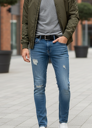 Чоловічі джинси прямого крою.