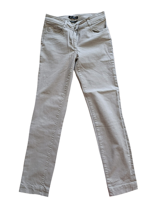 Светло-серые джинсы