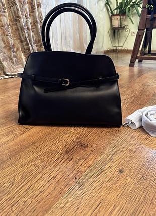 Трендова шкіряна обʼємна сумка