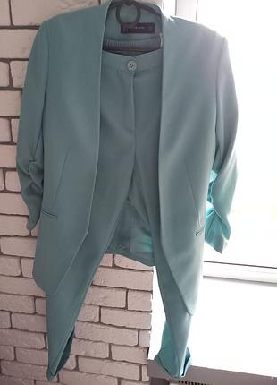 Классический костюм женский 42 г.