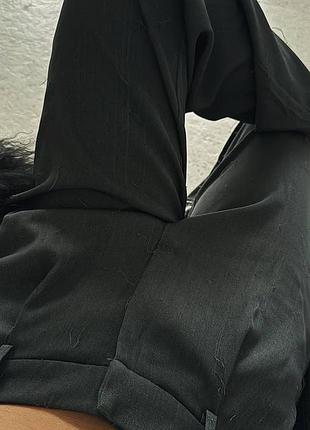 Брюки з цікавої тканини