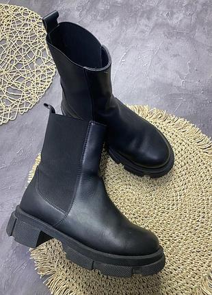 Взуття жіноче