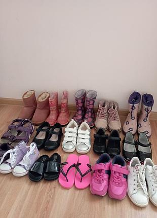 Взуття для дівчинки шльопки кеди кросівки туфлі чоботи