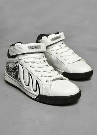 Кросівки чоловічі