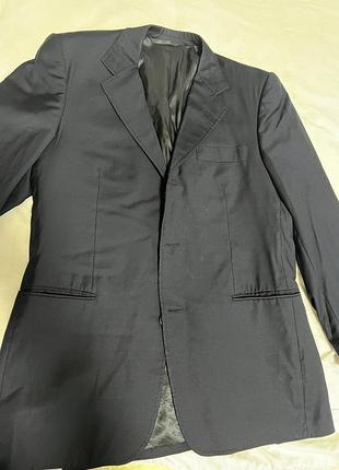 Піджак з чоловічого плеча