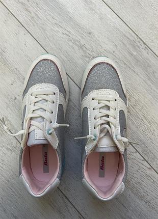 Кросівки колір: білий рожевий серебристий кросівки нові не ношені