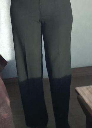 Чорні брюки