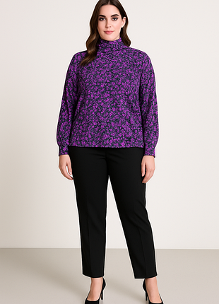 Гарна батальна кофтинка