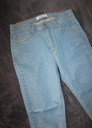 Жіночі еластичні джинси блакитного кольору