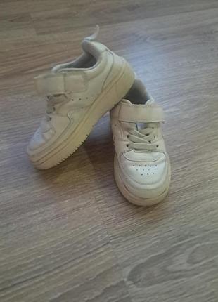 Кроссовки на осень