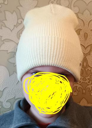 Стильна жовта шапка з люрексом