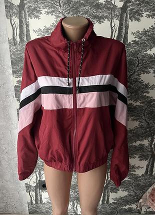 Жіночка вітровка