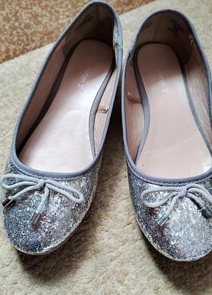 Блискучі балетки туфлі