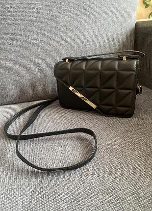 Чорна сумочка