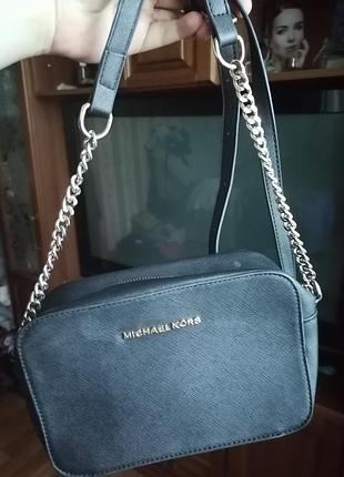 Сумка на плечо michael kors вместительный