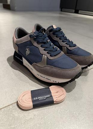 Продаж кросівок жіночих