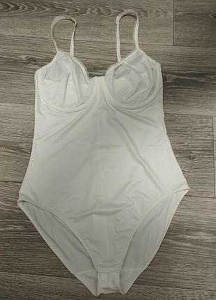 Боди в молочном цвете на брителях