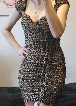 Сукня в анімалістичний принт