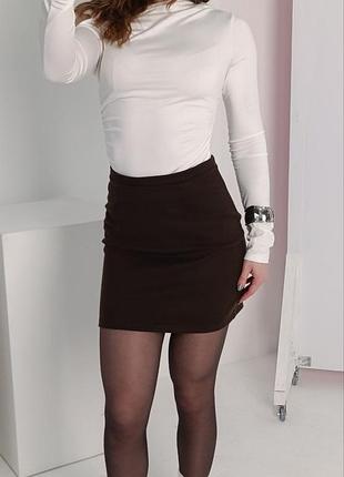 Базовая теплая юбка в длине мини с потайной молнией со стороны