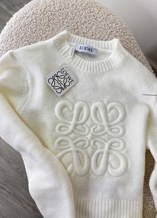 Свитер теплый кофта с выпуклой лого белый молочный лоэве